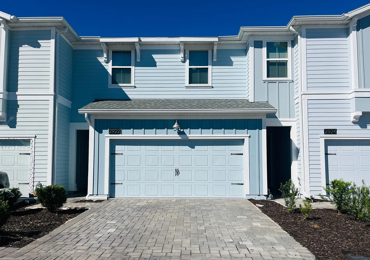 3 Beds 2.5 Baths Townhouse In Storey Lake — Photo 1