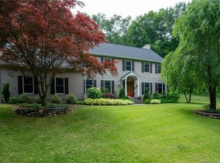 19 Leavenworth Rd, Woodbury, CT 06798