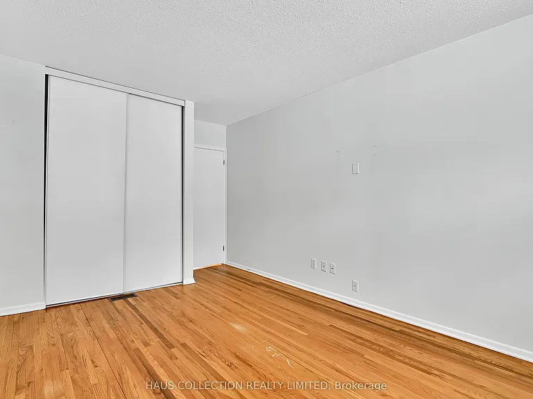 884 Walkley Rd — Photo 29