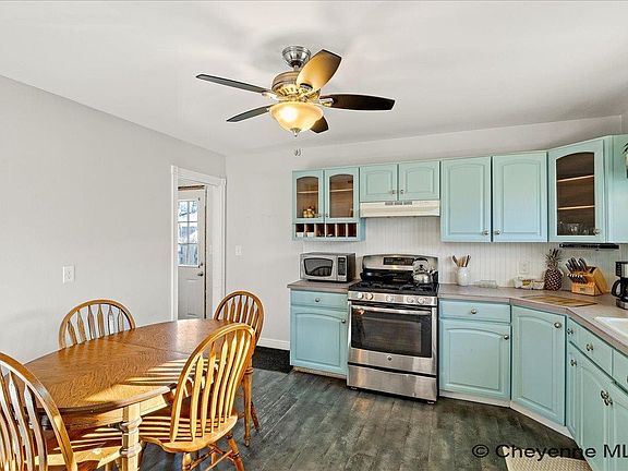 5th image of 309 W 7th St