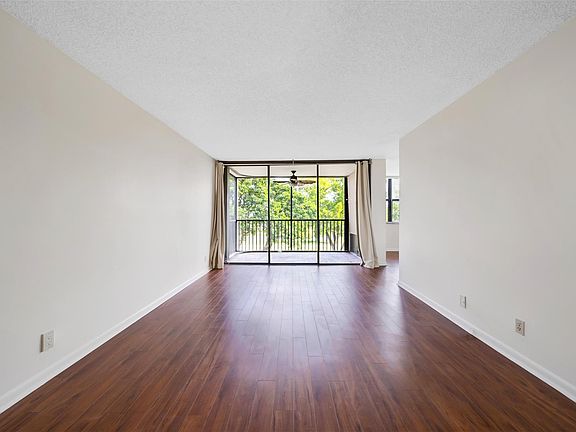 4th image of 105 Lake Emerald Drive #411