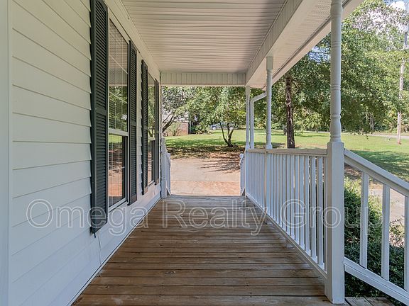 5th image of 221 Parkwood Ln