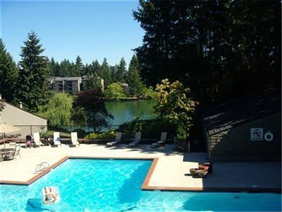 3rd image of 13680 NE 69th St APT 637