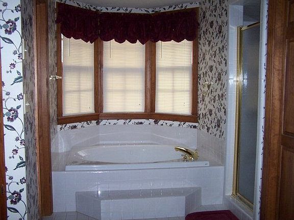 2nd image of 121 Deer Chase Ln