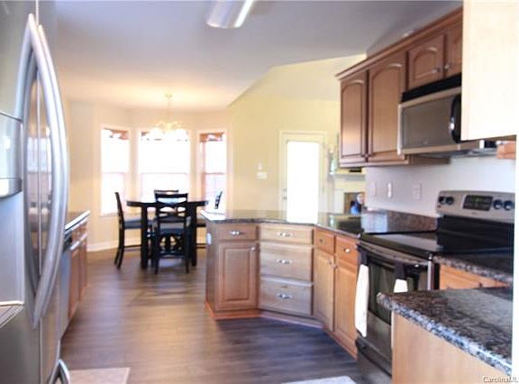 5th image of 3304 Brickwood Cir