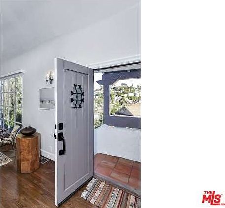 5th image of 1681 Redesdale Ave