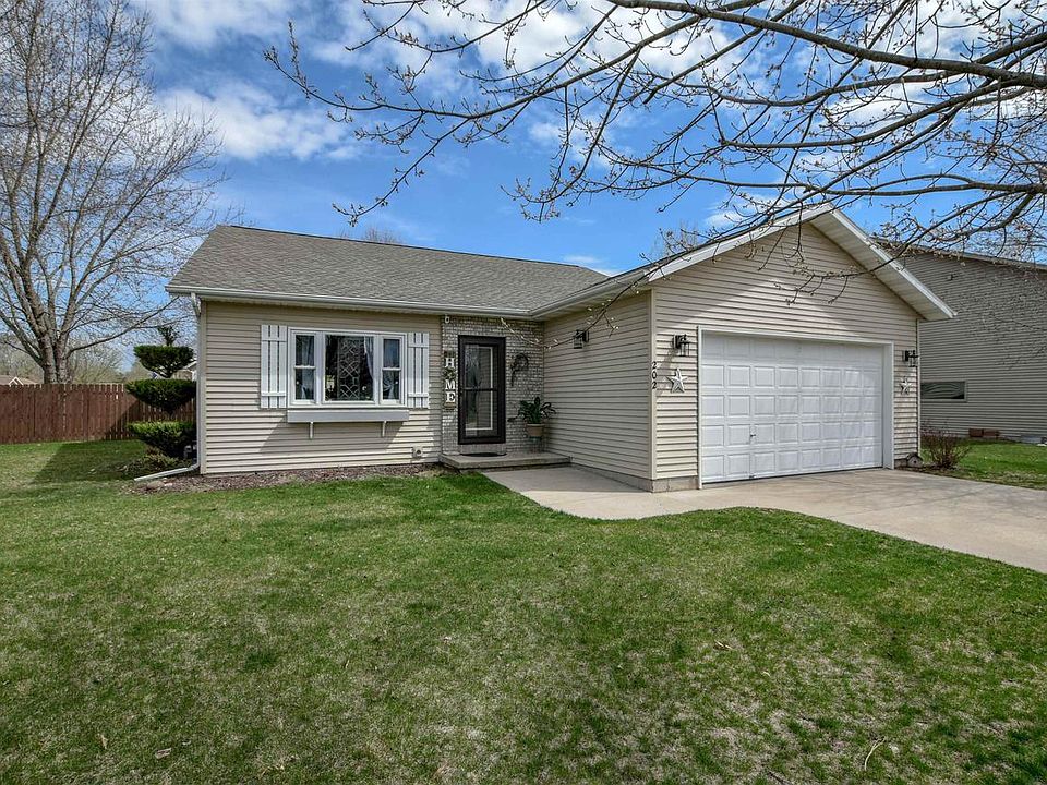 202 Schneider St, Pardeeville, WI 53954 Zillow