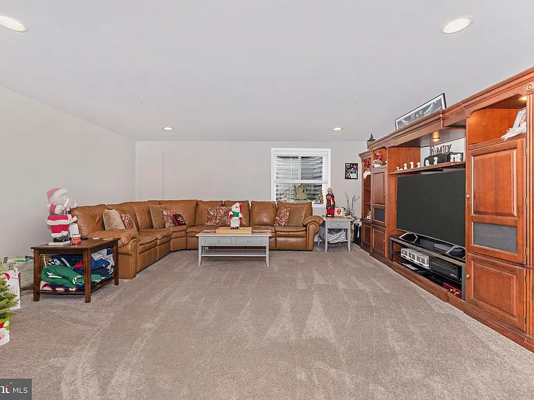 619 Blandwood Rd — Photo 36