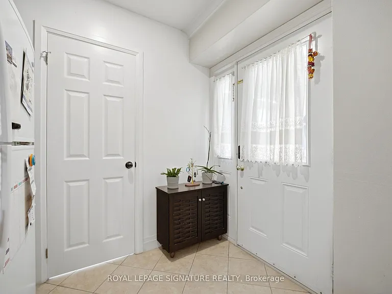 2000 Dufferin St #1 — Photo 17