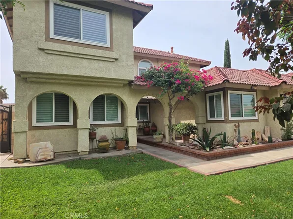 831 W El Molino St, Rialto, CA 92316