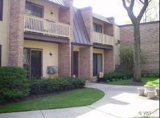 1751 Henley St APT 1S, Glenview, IL 60025