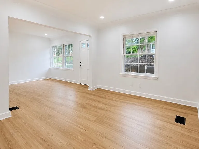 3556 N Wareingwood Dr — Photo 4