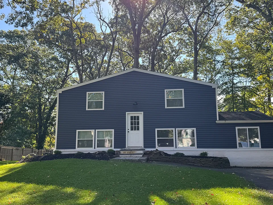 81 University Heights Dr