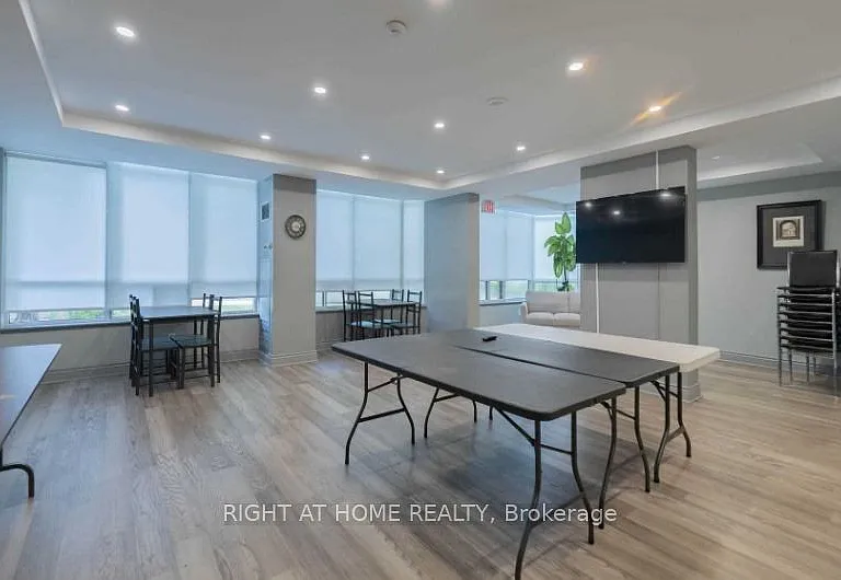 91 Townsgate Dr #411 — Photo 5