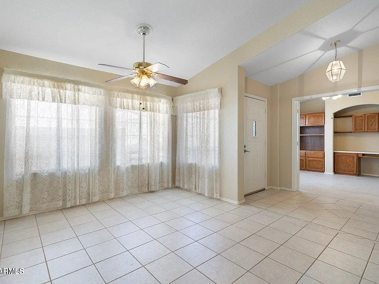 10622 W Mohawk Ln — Photo 2