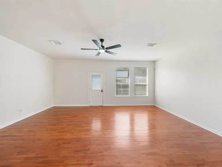 923 Shirefield Ln — Photo 19