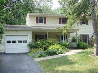 17 Lawrence Rd, Hyde Park, NY 12538