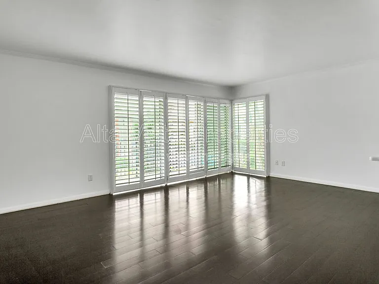 5357 La Jolla Blvd — Photo 3