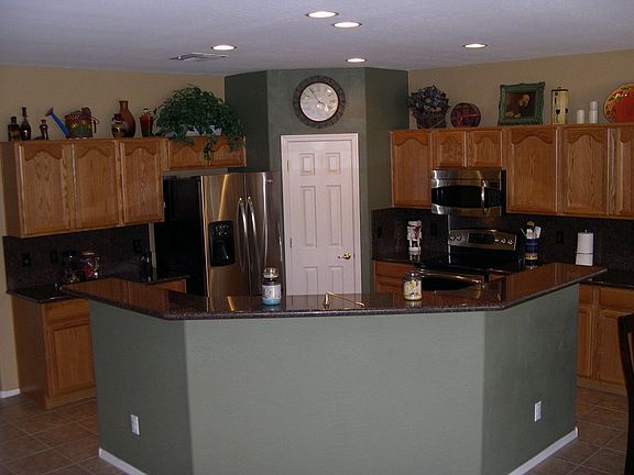 Granite counters,stainless steel appliances