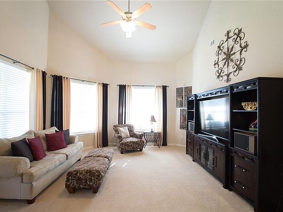 5th image of 9520 Fox Hill Dr