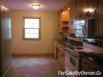 3rd image of 5857 Park Ave