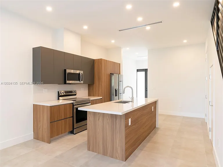 1118 NE 10th Ave #1118 — Photo 9