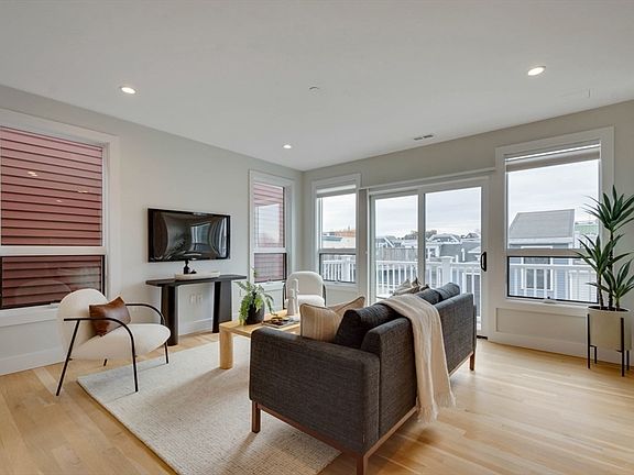 2nd image of 165-167 Bowen St #3