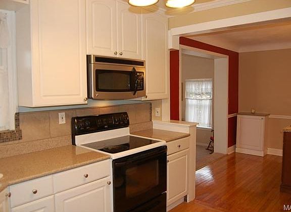 3rd image of 974 N Clay Ave