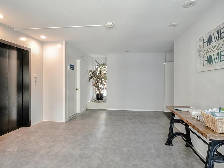 131 Elm St — Photo 4