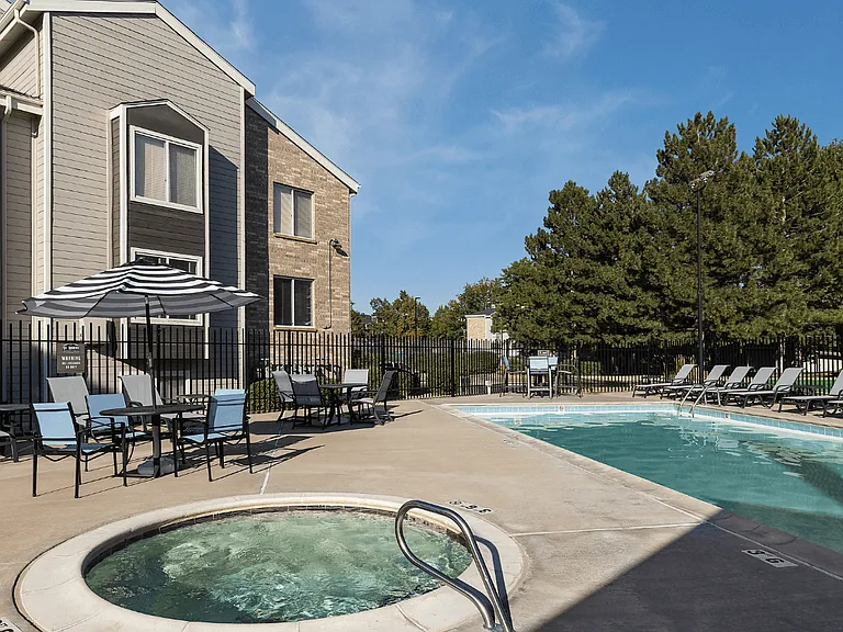 St. Moritz Apartments — Photo 19