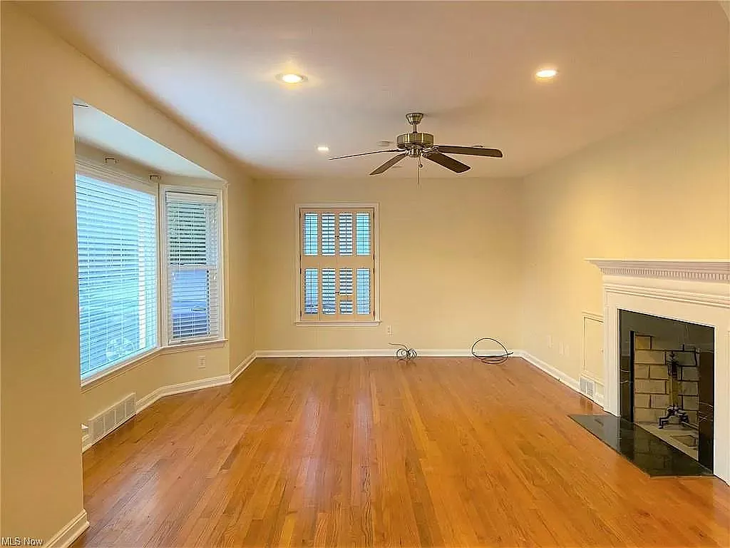 5 bed, 2.5 bath, 2580 sqft, $2,550 — Photo 3