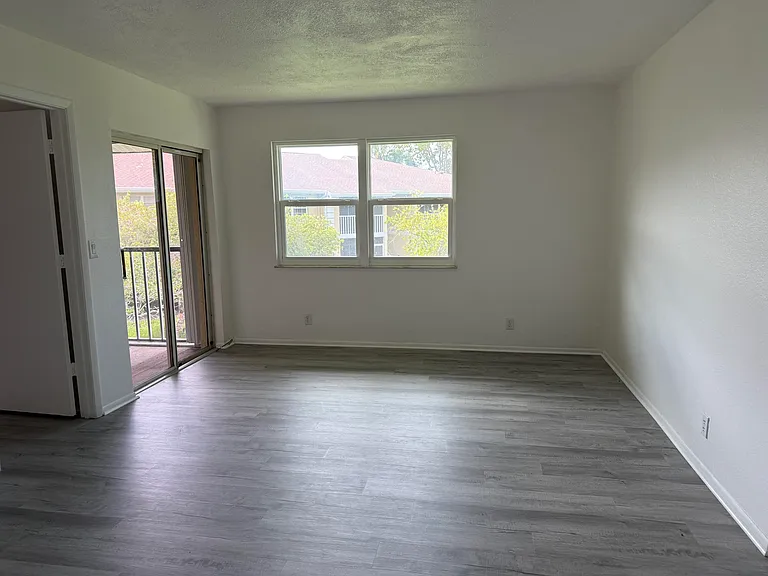 1536 SE Royal Green Cir #201 — Photo 6