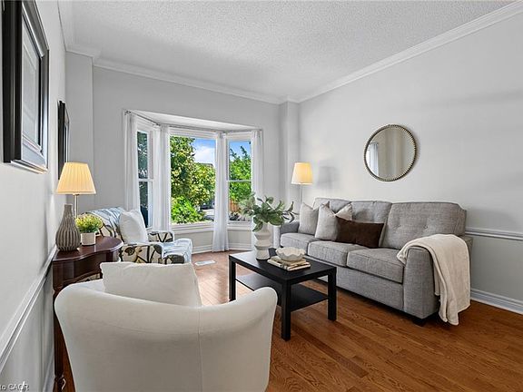 5th image of 1610 Heathside Cres