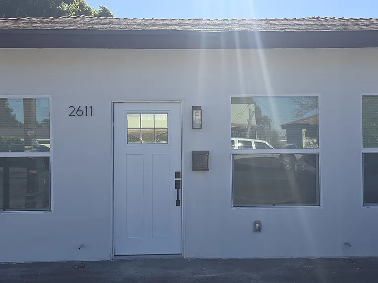 2611 Grove St — Photo 1