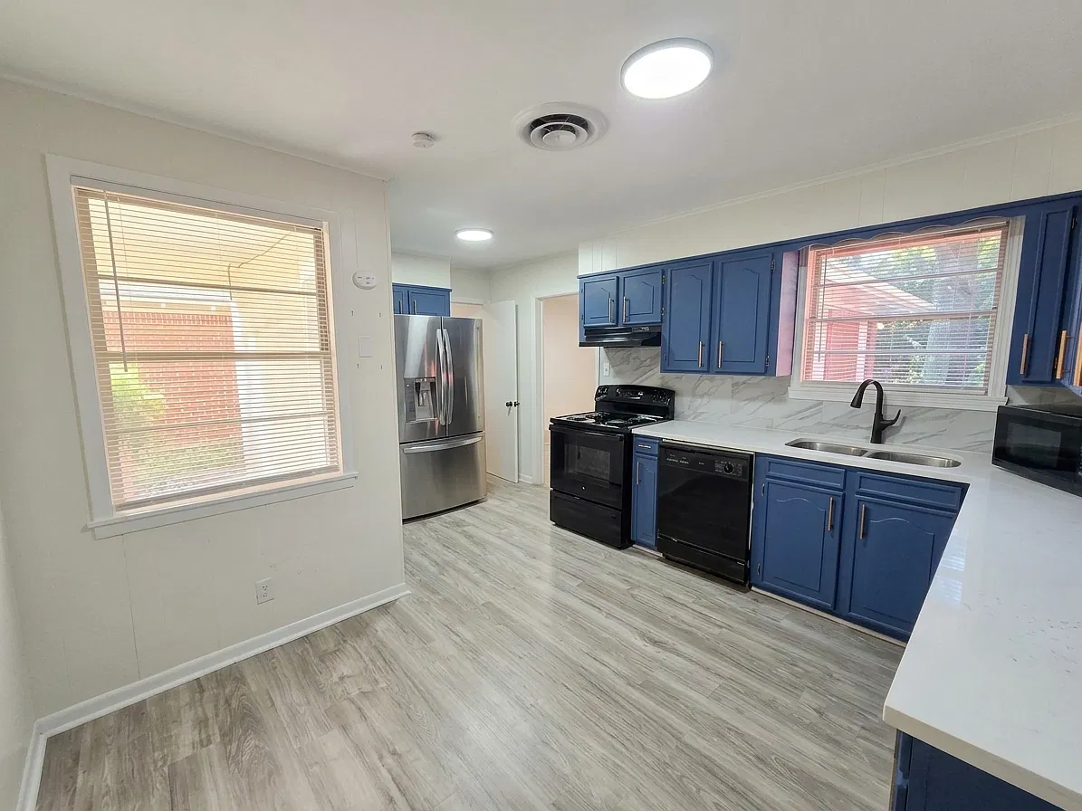 802 Camilla Dr — Photo 4
