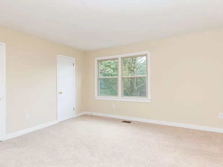 2180 Kingsbrook Dr — Photo 3