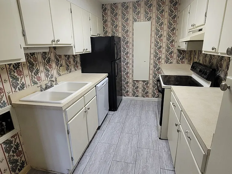 1704 Ashford Ln — Photo 8