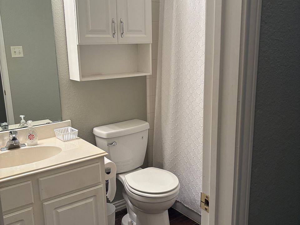 2nd image of 1703 Briarhollow Dr