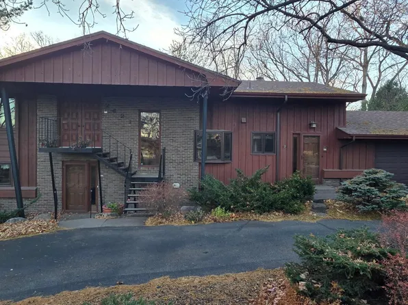 2421 Lee Ave N, Golden Valley, MN 55422