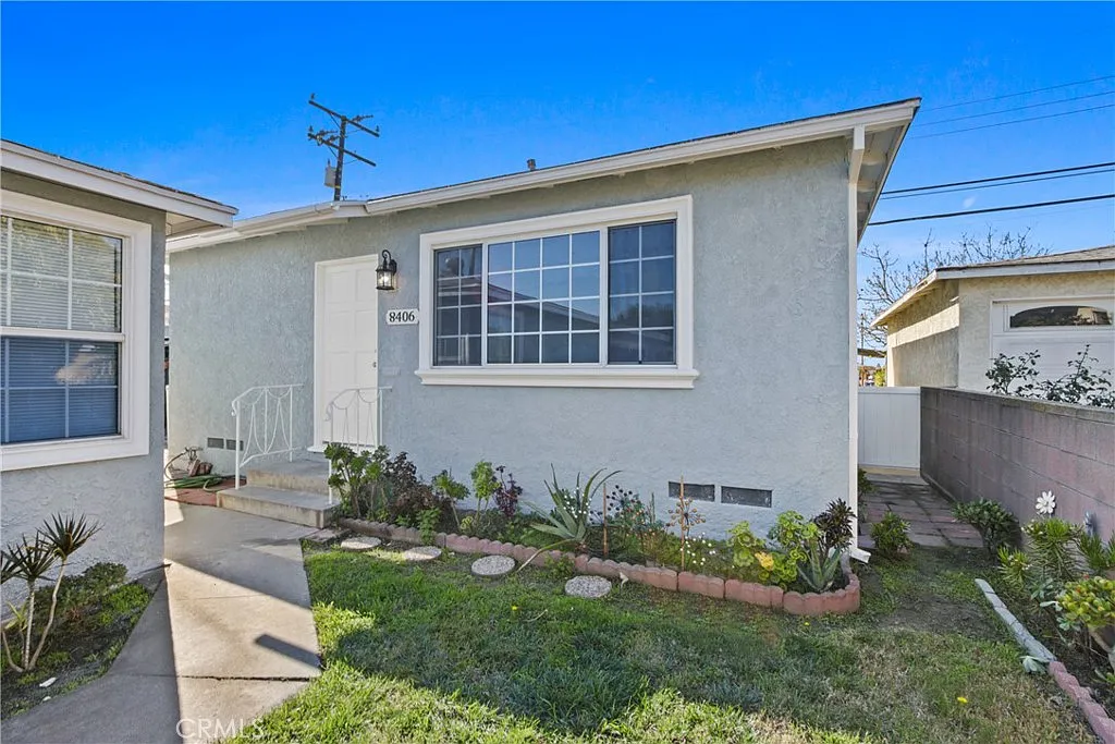 2 bed, 881 sqft, $3,495 — Photo 1