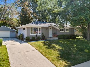 253 W Highland Dr, Grafton, WI 53024