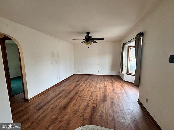 4th image of 581 Rosemar Dr