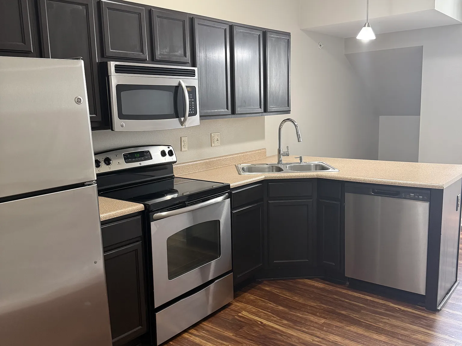 2 bed, 1140 sqft, $1,400 — Photo 2