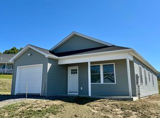 40 Village Cir, Augusta, ME 04330