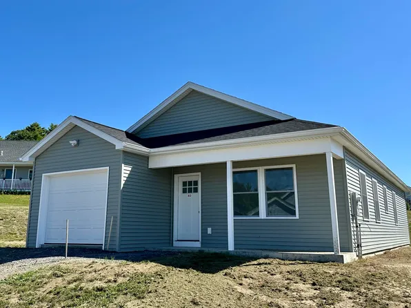 40 Village Circle, Augusta, ME 04330