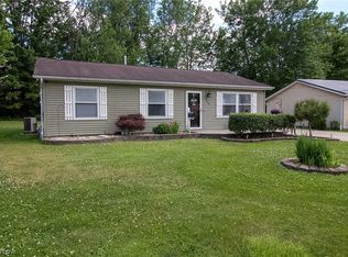 824 S Nearing Cir, Geneva, OH 44041