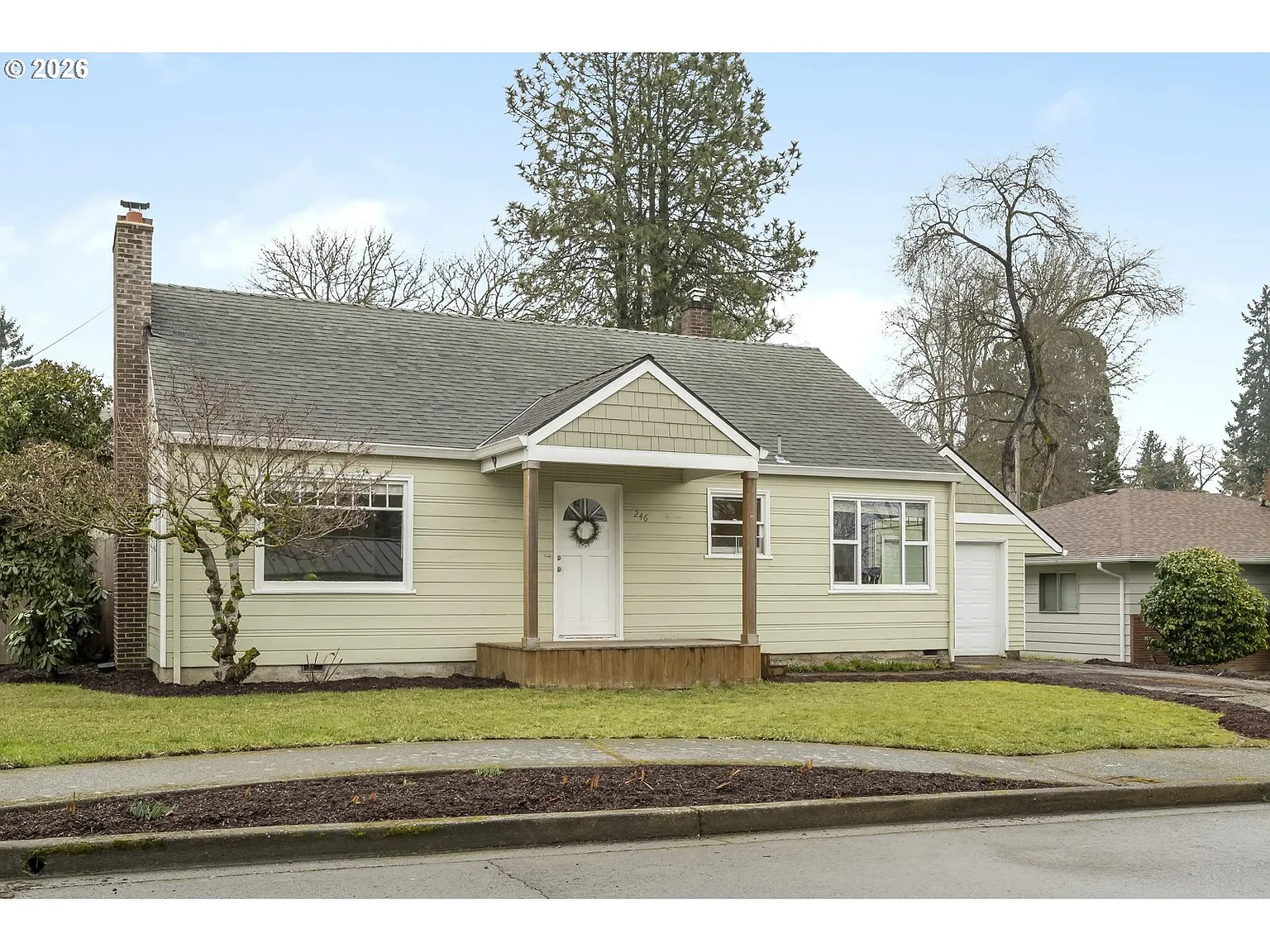 246 NW Freeman Ave photo 1