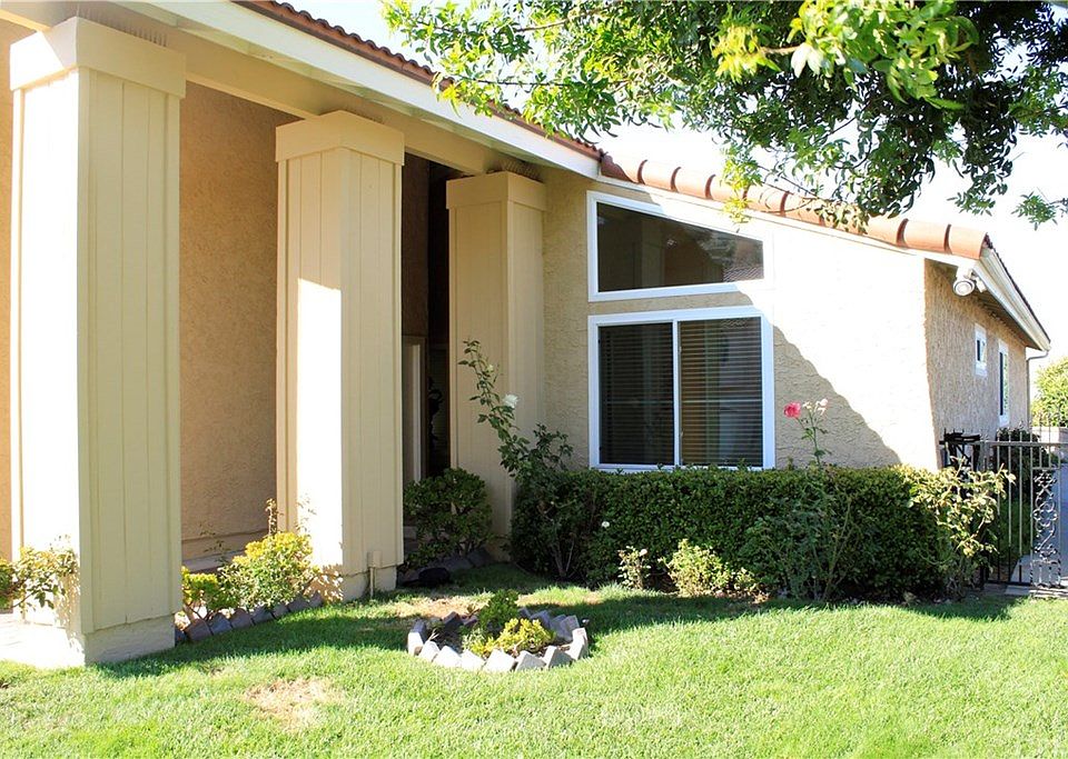 1st image of 3201 Singingwood Dr