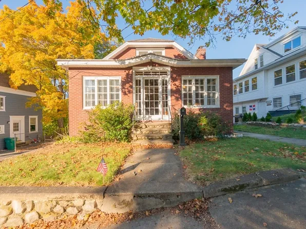 20 Dudley St, Fitchburg, MA 01420