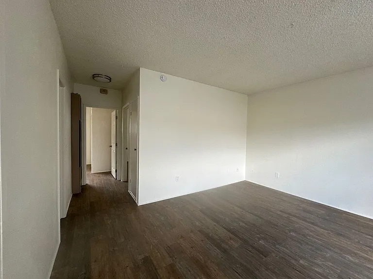 2160 Arthur St — Photo 3